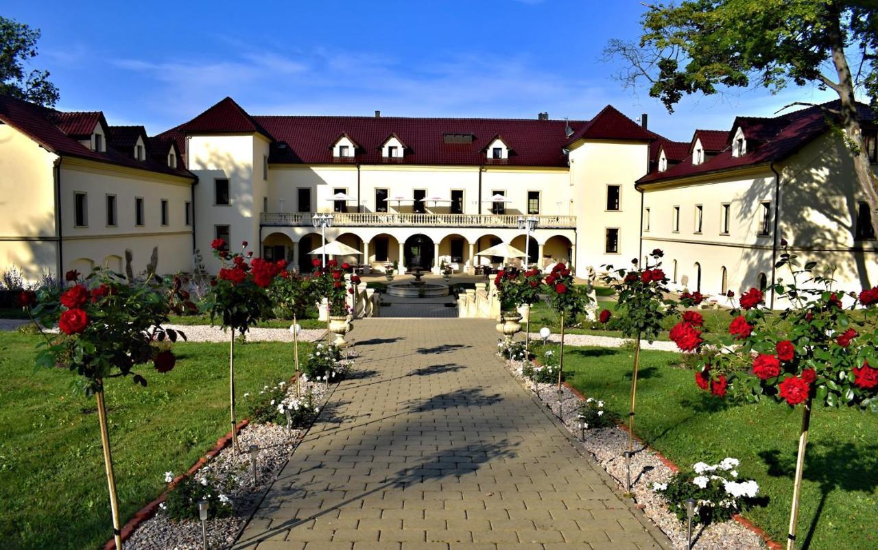 Zamek Kamenny Dvur Hotel Kynsperk nad Ohri Luaran gambar